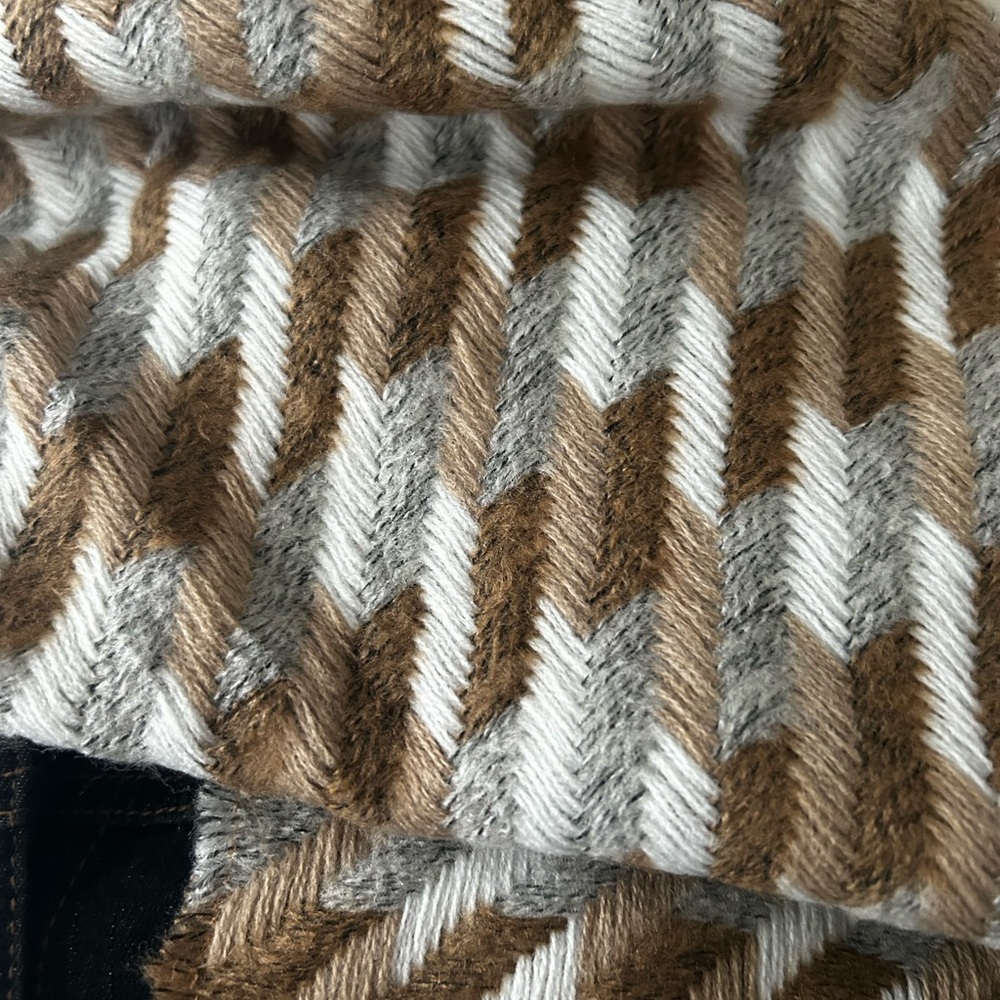 Cold Morning Houndstooth Scarf by Pretty Simple - Picture 2 of 4